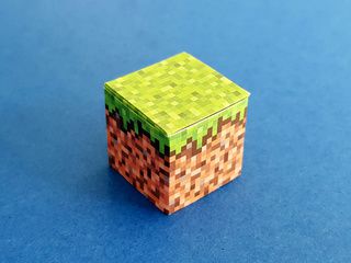 Origami Minecraft grass block texture and template