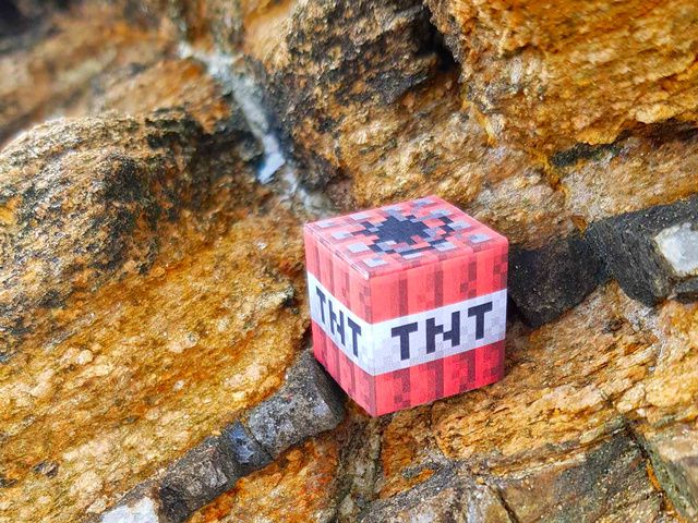 Minecraft TNT block - step 2